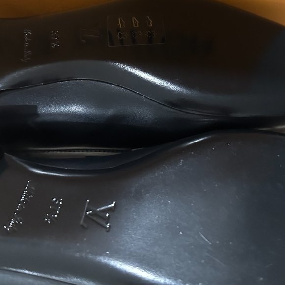Louis Vuitton Loafer - Picture 2 of 11